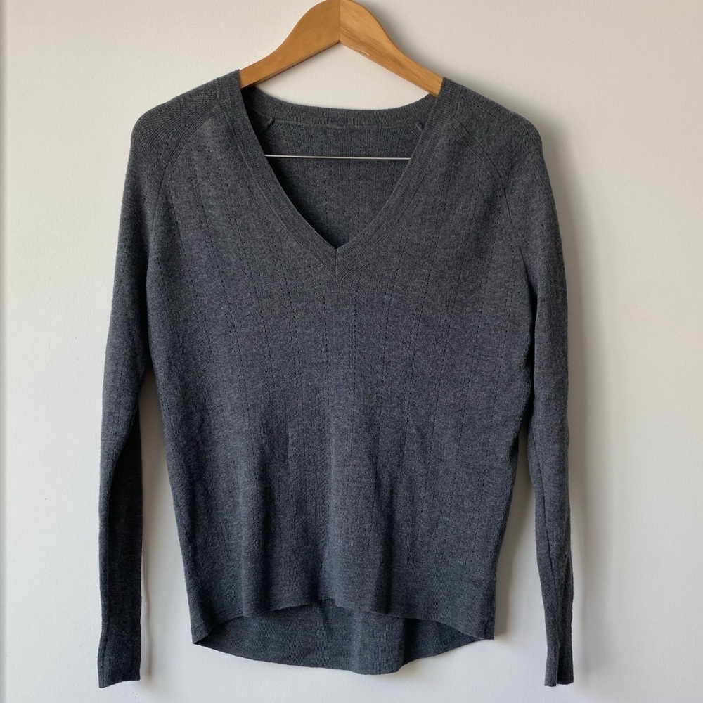 Theory Kommie 100% Perforated Wool V-Neck Pointelle Knit Pullover Sweater